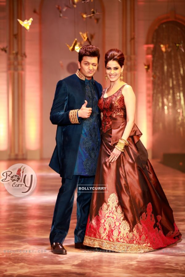 Ritesh and Genelia walk the ramp at the Aamby Valley India Bridal Fashion Week - Day 6