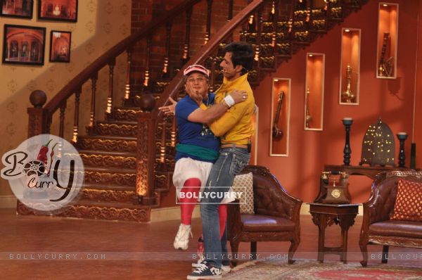Ali Asgar and Sonu Sood perform on Comedy Nights with Kapil (305569)