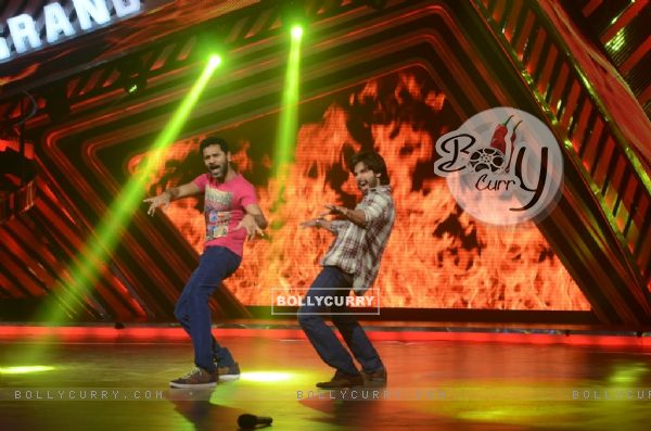 Shahid and Prabhudeva perform at the Grand premiere of Boogie Woogie (305799)