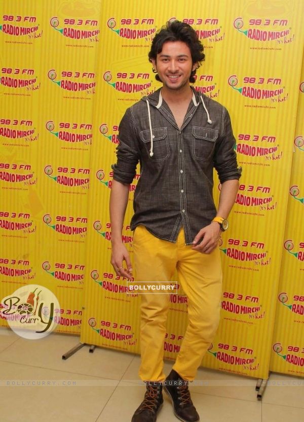 Dev Sharma at the Promotions of Yaariyan at Radio Mirchi (305811)