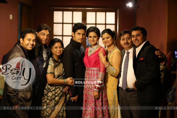 Ravi Dubey and Sargun Mehta with their family at the Reception Party