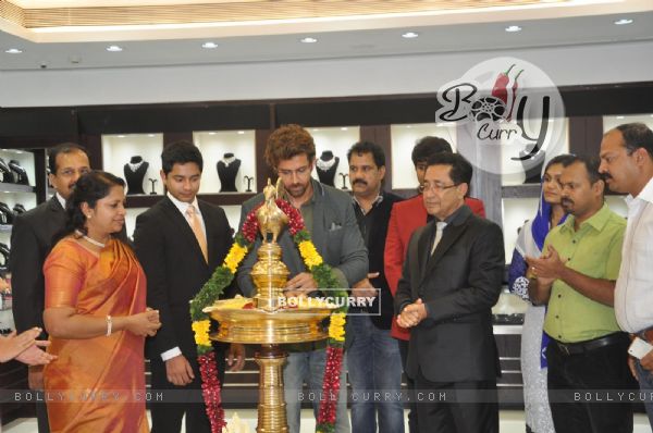 Hrithik lights the inaugural lamp of Joyalukkas jewellery showroom