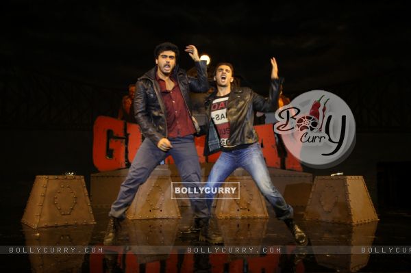 Arjun Kapoor and Ranveer Singh perform at Gunday - Music Launch