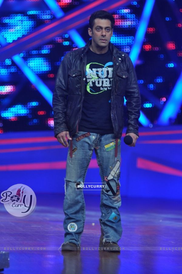 Salman Khan promotes 'Jai Ho' on Nach Baliye 6
