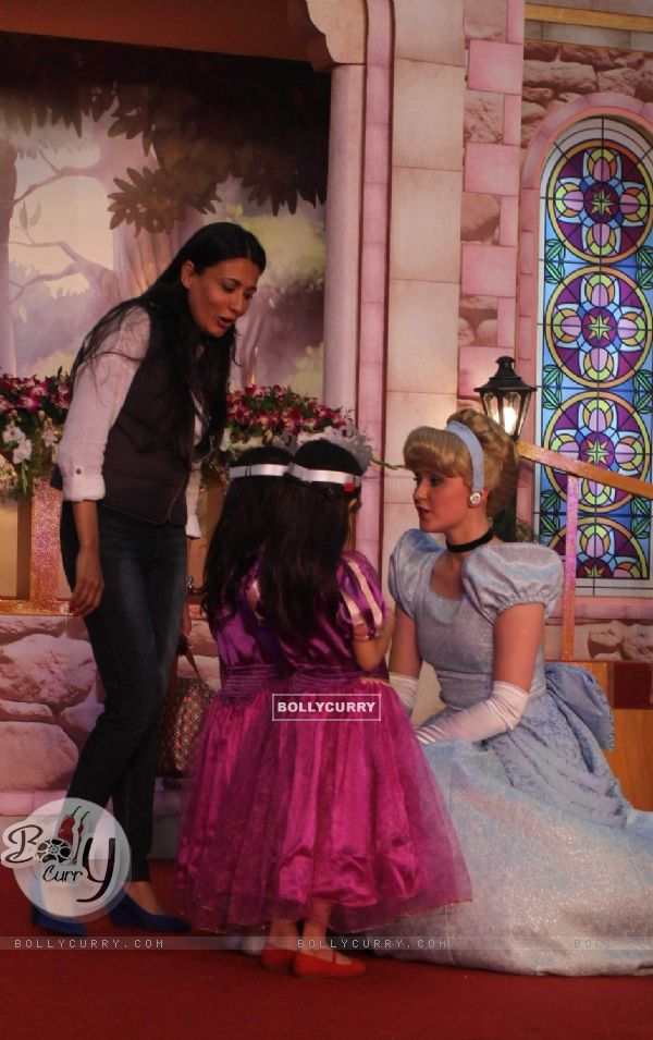 Disney Princesses meet little princesses
