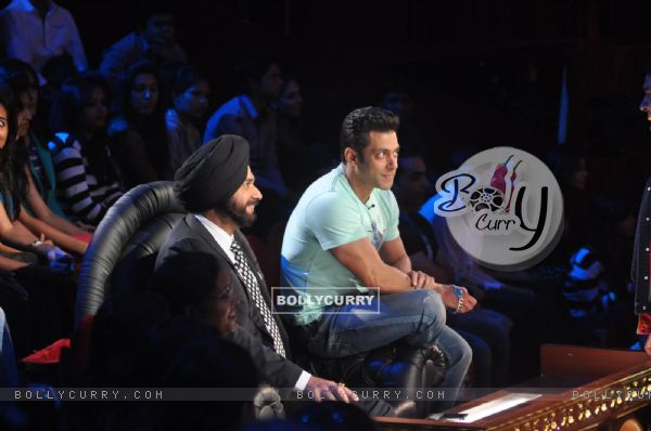 Salman Khan and Navjot Singh Sidhu on Comedy Night With Kapil
