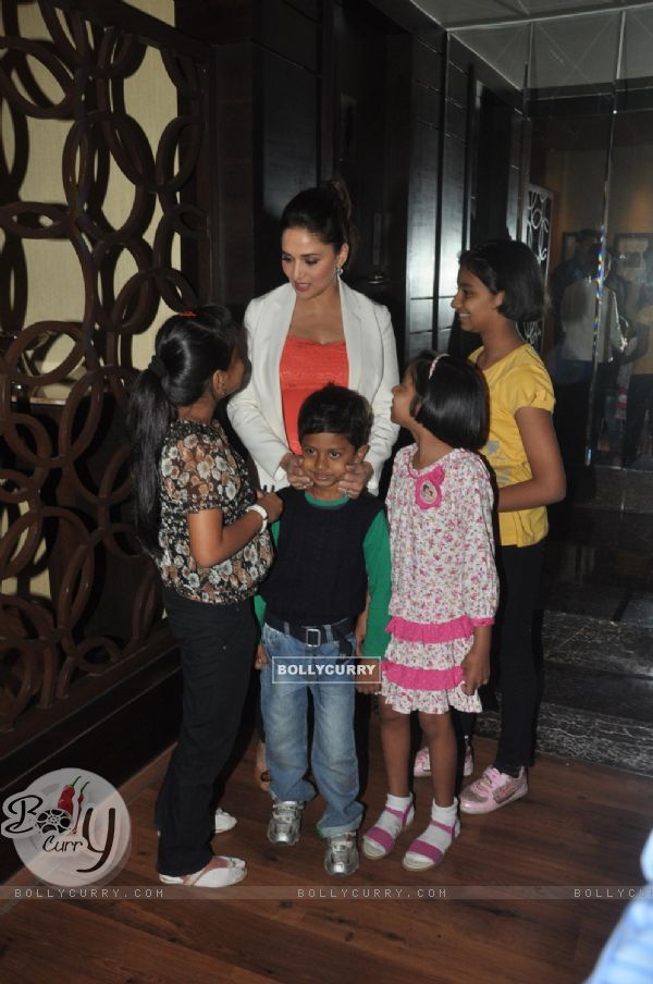 Madhuri Dixit with her fans during Dedh Ishqiya Promotions