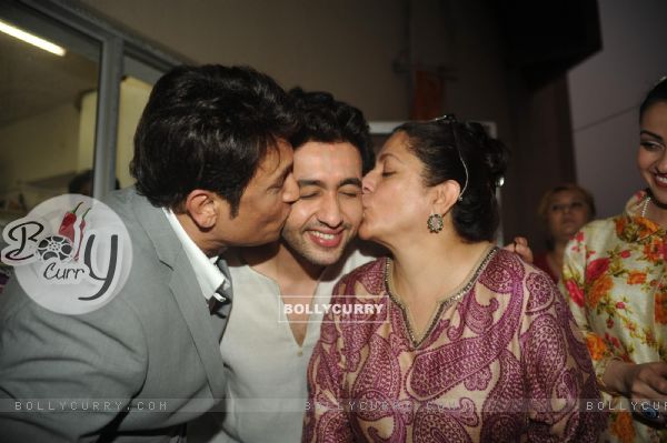 Adhyayan Suman celebrated his birthday along with his Parents (309100)