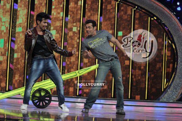 Salman Khan performs on Dance India Dance (309250)