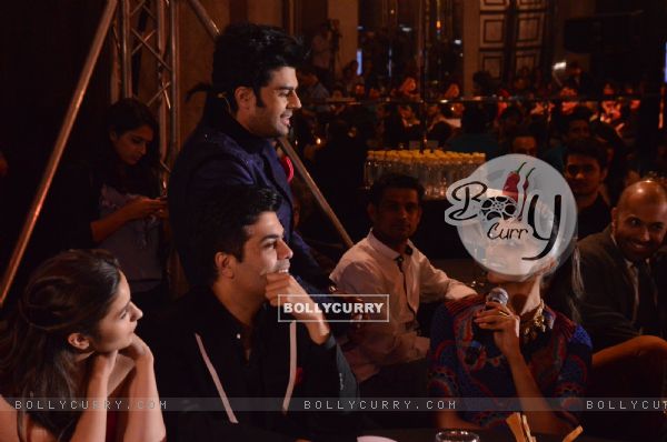 Manish Paul jokes around with Deepika Padukone at the 59th Idea Filmfare Pre Awards Party