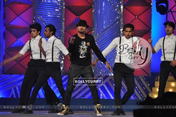 Honey Singh performs at Umang 2014