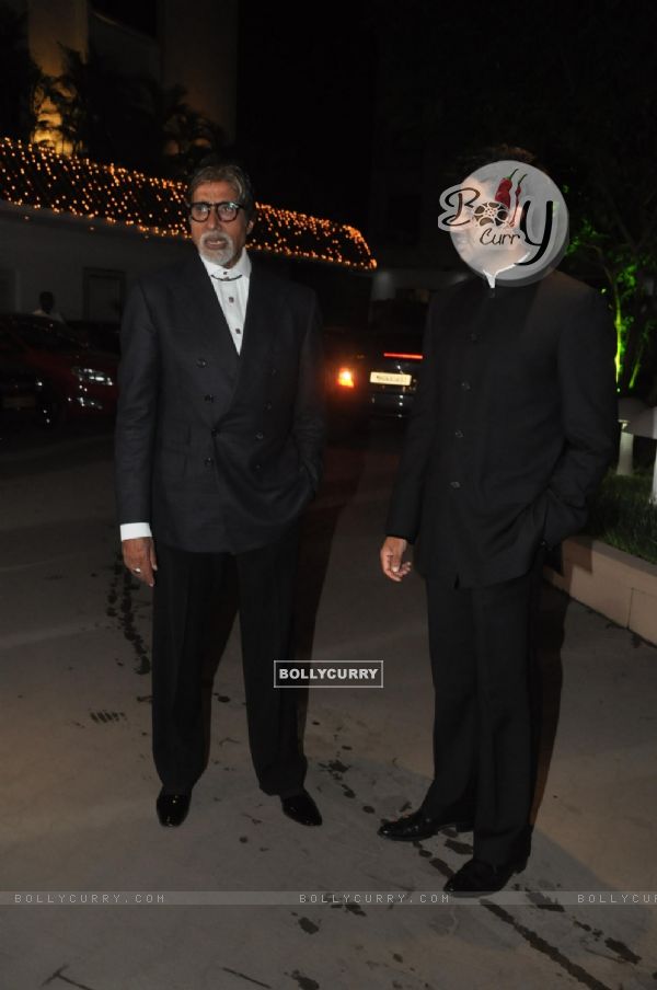 Amitabh and Abhishek Bachchan at Raghav Sachar & Amita Pathak Wedding