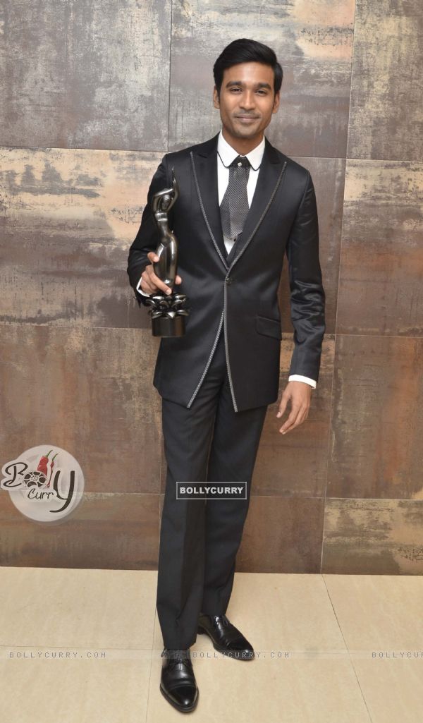 Dhanush holding the black lady at the 59th Idea Filmfare Awards 2013