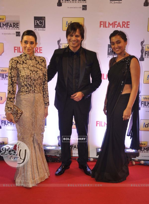 Karisma Kapur with Vivek Oberoi and his wife were at the 59th Idea Filmfare Awards 2013