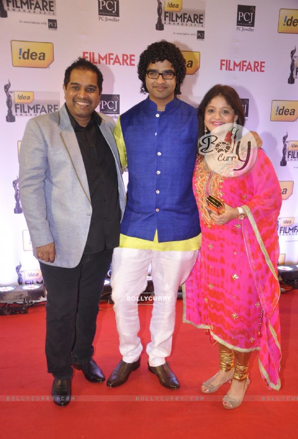 Shankar Mahadevan with his family at the 59th Idea Filmfare Awards 2013