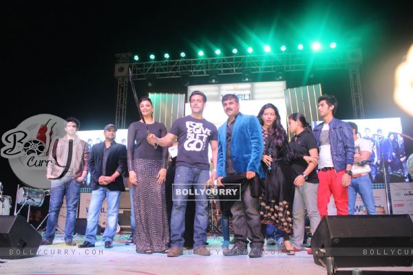 Salman Khan at the Worli Festival 2014