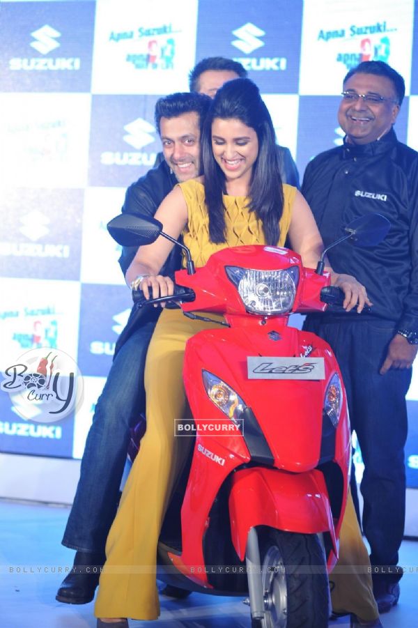 Salman takes a ride with Parineeti at the launch of Suzuki two-wheelers
