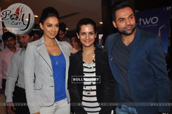 Preeti Desai and Abhay Deol at 'One By Two' T- Shirt Launch (310561)