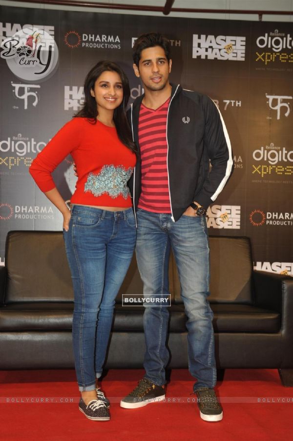 Parineeti and Sidharth at the Launch of the 'Hasee to Phasee' App (310566)