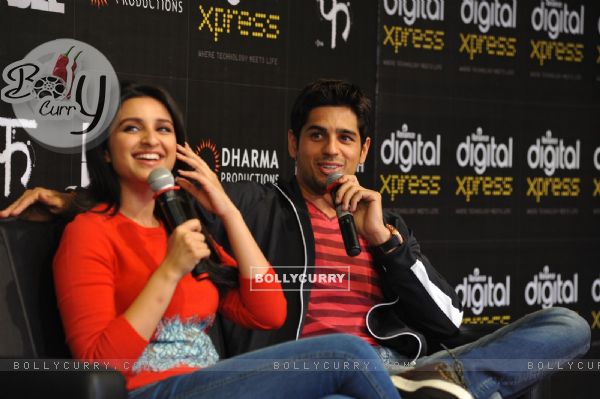 Parineeti and Sidharth at the Launch of film 'Hasee to Phasee' App (310569)
