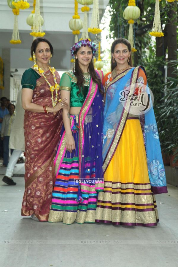 Hema Malini with her daughters at the Mehendi Function