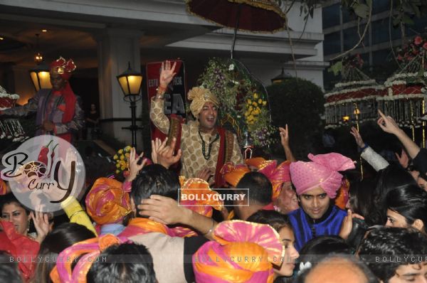 Vaibhav Vora enters the Wedding with a grand baraat