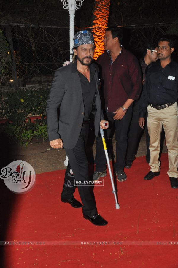 Shah Rukh Khan attended Ahana Deol & Vaibhav Vora's Reception Party irrespective of his health