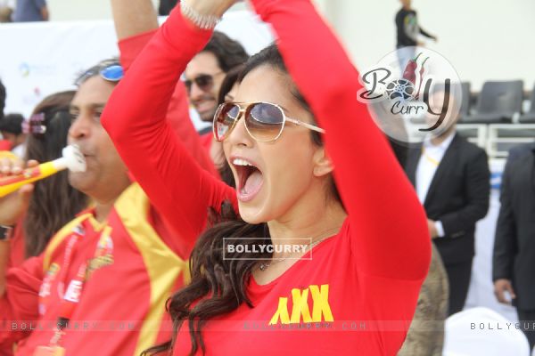 Sunny Leone cheers for the CCL Dubai match
