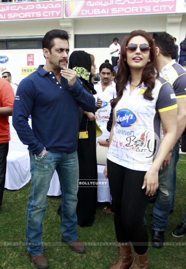 Salman and Huma at the CCL Dubai match