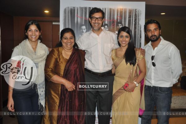 The Cast of the film at the First Look of Ankhon Dekhi (311220)