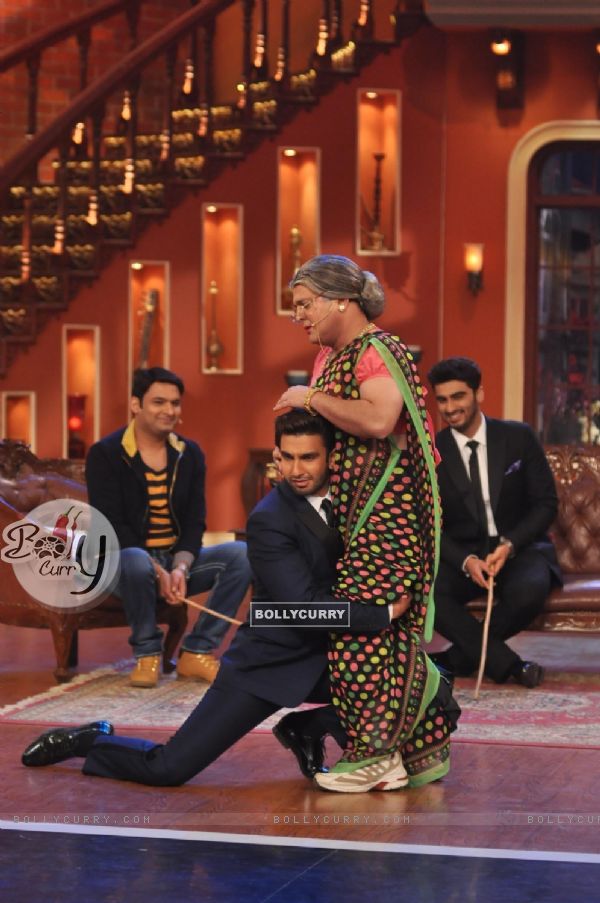 Ranveer Singh and Ali Asgar perform on Comedy Nights with Kapil (311348)