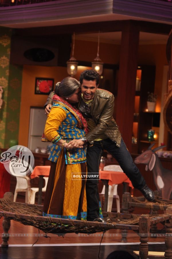 Highway Promotions on Comedy Nights With Kapil (312346)
