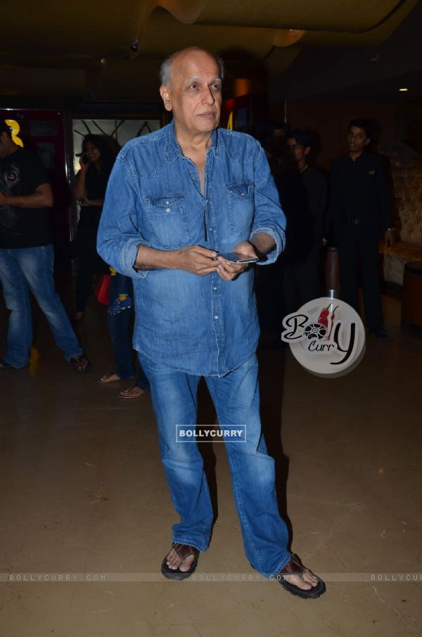 Mahesh Bhatt comes in for a screening of Highway (312910)