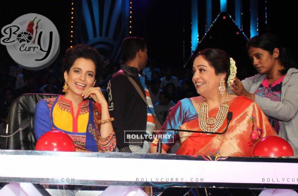 Kangana Ranaut and Kirron Kher on India's Got Talent Season 5 (313011)