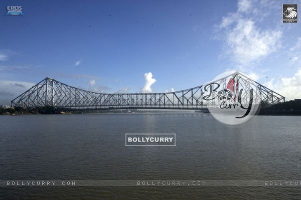 A still of Howrah Bridge from the movie Love Aaj Kal (31333)