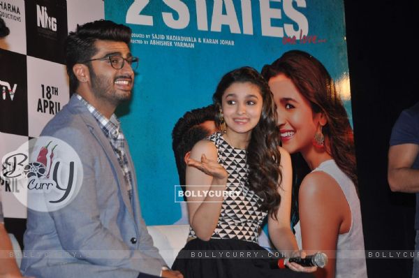 Arjun Kapoor and Alia Bhatt at the Trailer launch of 2 States (313411)