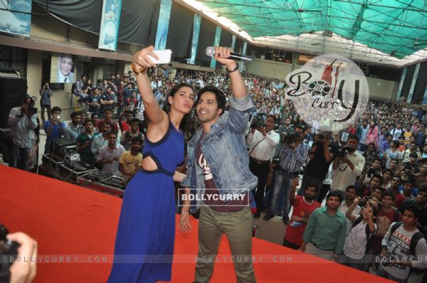 Nargis and Varun get a selfie of themselves with the crowd (313718)