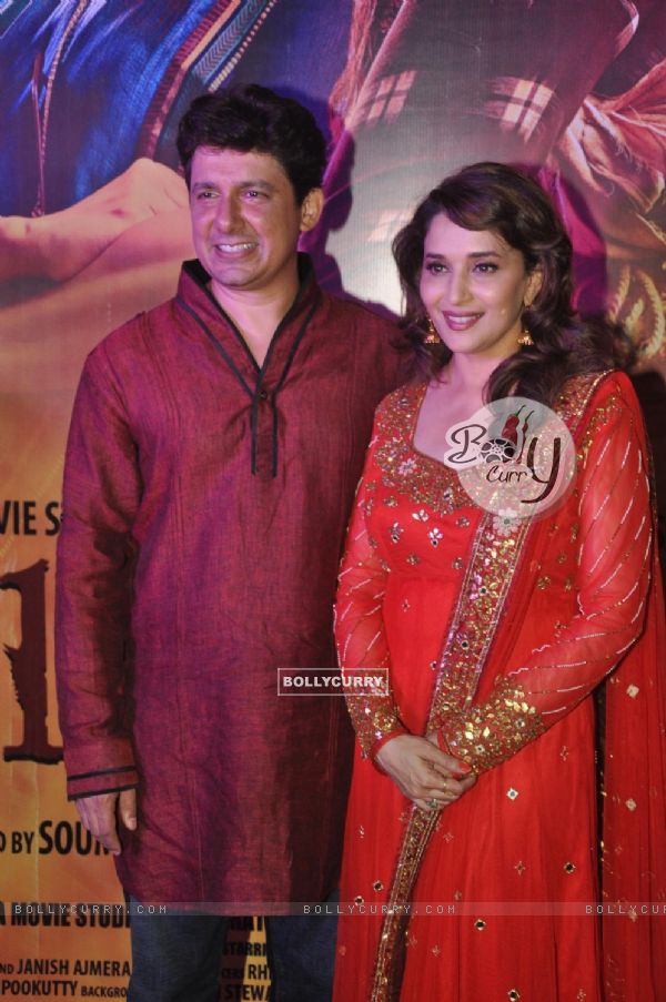 Madhuri Dixit and her husband at the Special Screening of Gulaab Gang (314095)