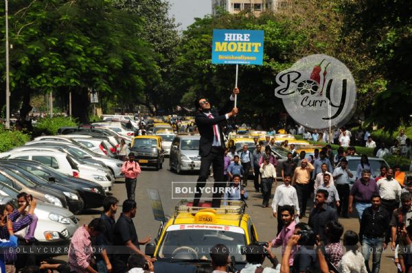 Ayushmann performs a corporate flash mob (314155)