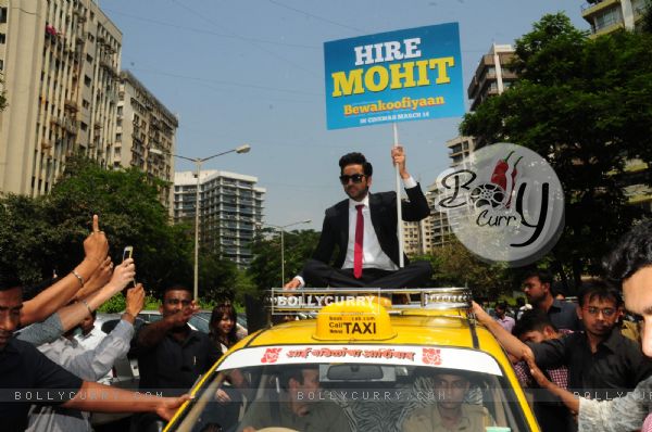 Ayushmann performs a corporate flash mob (314156)
