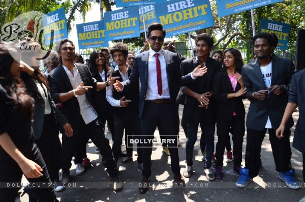 Ayushmann performs a corporate flash mob (314157)