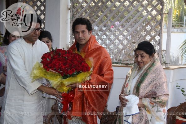 Lata Mangeshkar & Sachin Tendulkar meet Raj Thackeray