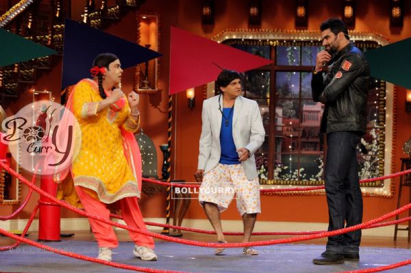 Palak prepares for a fight with Nikitin Dheer at the Holi Special episode
