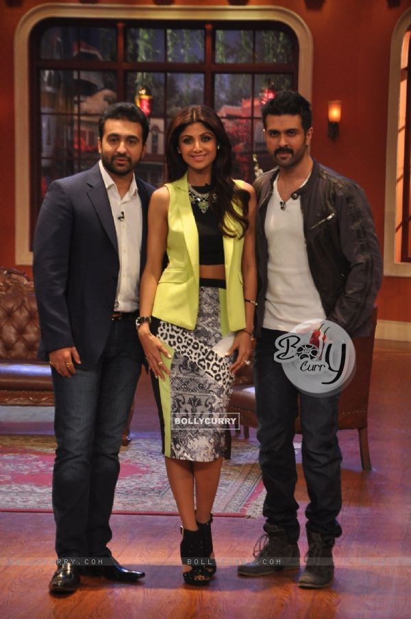 Promotion of Dishkiyaoon on the sets of Comedy Nights with Kapil (314923)