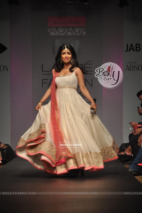 Shibani Kashyap at Anushree Reddy's show at Lakme Fashion Week Summer Resort 2014