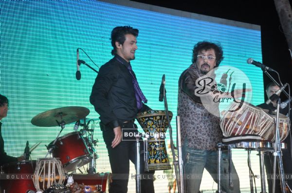 Sonu Nigam performs at the Music Launch of 'Jal' (315300)