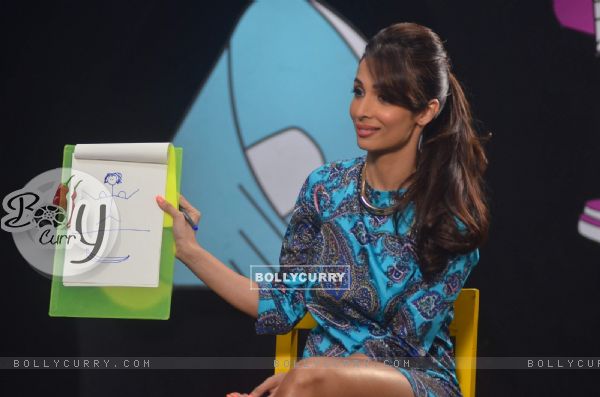 Malaika Arora Khan draws a picture on Captain Tiao