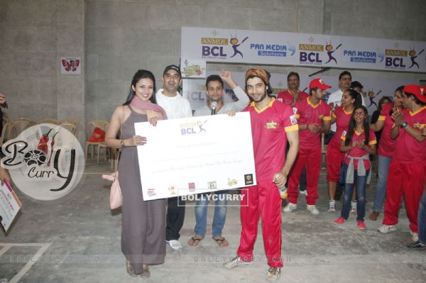 Divyanka Tripathi and Sharad Malhotra were at the Box Cricket league inaugral match