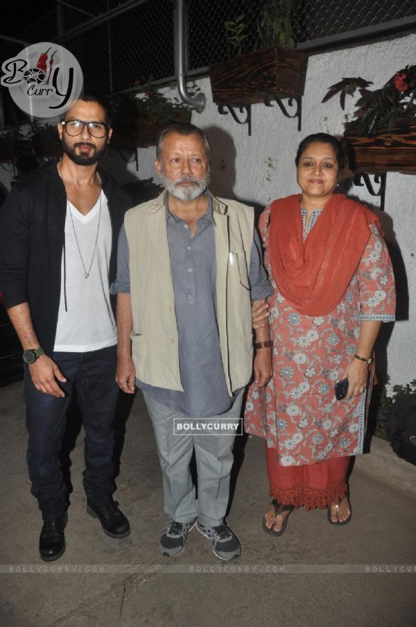 Shahid Kapoor with his parents at the Screening of Sri Lankan Film 'Inam'