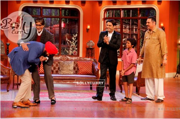 Navjot Singh Sidhu greets Big B and Boman Irani on Comedy Nights With Kapil